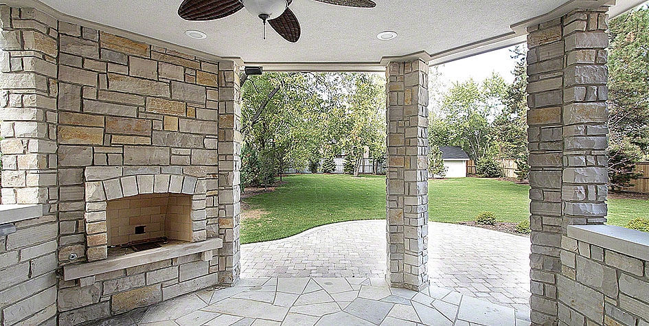 Easy steps needed to build an outside fireplace explained